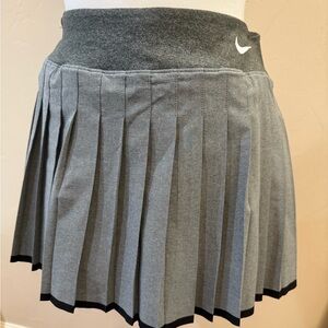 Nike Women's Gray Pleated Skater Tennis Skirt with Black Trim, size M